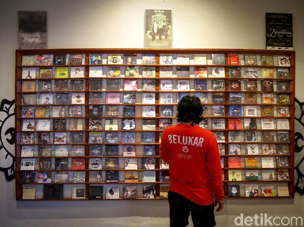 Voucher reservasi tersebut dapat dibeli seharga Rp 26.000 (Rp 25.000 nilai voucher, Rp 1.000 bea admin) yang dapat digunakan sebagai alat pembayaran yang sah di berbagai tenant M Bloc Space. Voucher reservasi tersebut dapat dibeli seharga Rp 26.000 (Rp 25.000 nilai voucher, Rp 1.000 bea admin) yang dapat digunakan sebagai alat pembayaran yang sah di berbagai tenant M Bloc Space.