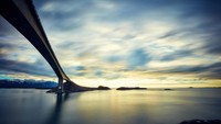 Atlanterhavsvegen berhasil menyabet beberapa penghargaan dunia yaitu, The Worlds Best Road Trips, The Most Beautiful Car Journey, Norways Best Bicycle Trip, dan The Worlds Best for Car Testing. (Getty Images/iStockphoto)