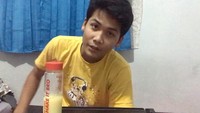 Untuk menambah energi tak lupa ia juga rutin minum minuman shake suplemen yang menyehatkan. Foto: Instagram @bintangemon
