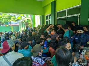 Mahasiswa IAIN Ponorogo Demo Tuntut Pengurangan Uang Kuliah