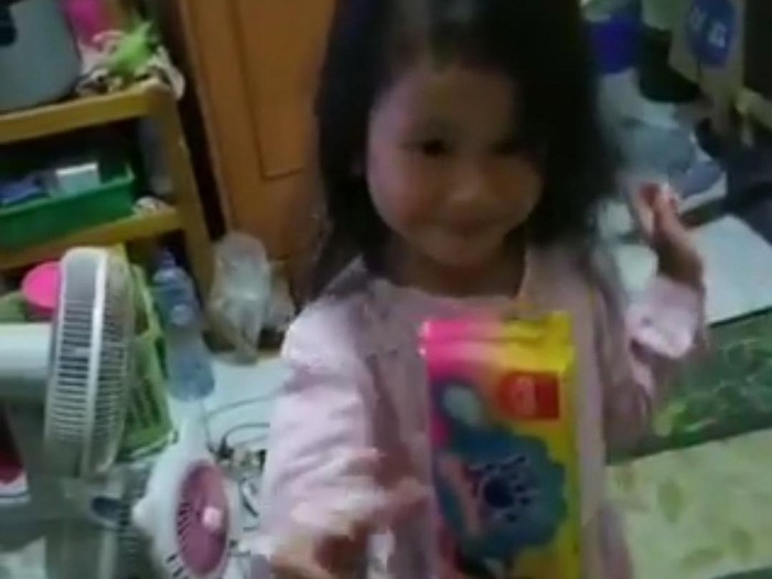 driver ojol belikan es krim