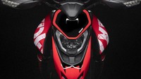 Sebelum diumumkan bakal meluncur pada Juli 2020, Ducati Hypermotard 950 sebelumnya sudah mejeng di Concorso dEleganza Villa dEste 2019 - sebuah pameran kendaraan prototipe dan langka-, saat itu Ducati memajang motor dengan bodi serba grafiti, dan kuda besi ini mendapat respon positif dari pecinta motor Ducati, hingga akhirnya dituangkan dalam jalur produksi. Foto: Giovanni De Sandre/Ducati