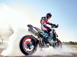 Gaharnya Ducati Hypermotard 950 RVE dengan Grafis Baru