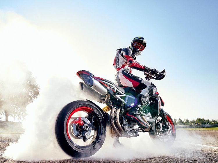 Gaharnya Ducati Hypermotard 950 RVE dengan Grafis Baru
