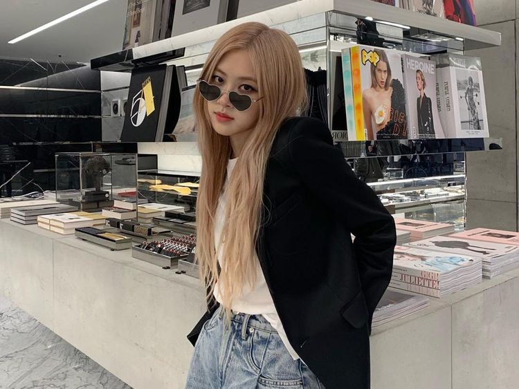 Inspirasi Gaya untuk ke Kampus dari 10 Member Girlband, Simpel Tapi Stylish