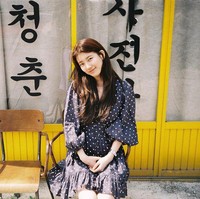 Ingin tampil berkesan tanpa banyak padu-padan? Pilih saja dress seperti yang dikenakan Suzy mantan personel Miss A ini. Kenakan sepatu tertutup berkesan formal untuk kesan lebih rapi.Foto: Instagram