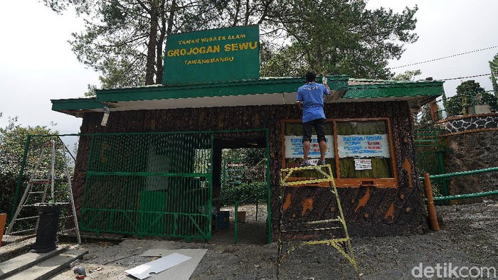 Air Terjun Grojogan Sewu berbenah menyambut new normal pariwisata, Selasa (16/6/2020).