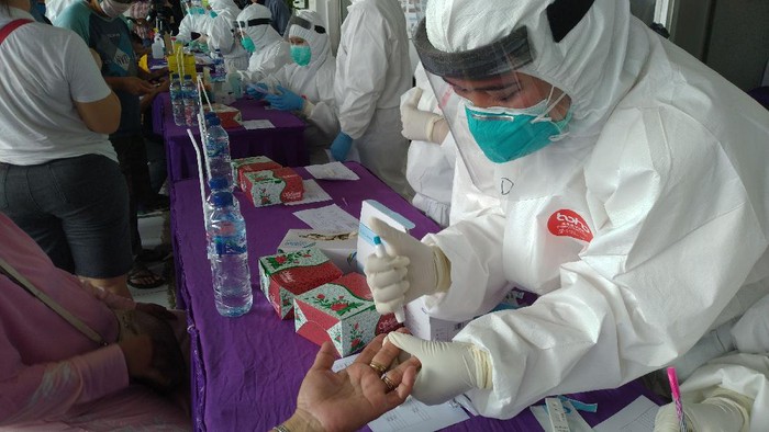 ilustrasi rapid test, ilustrasi virus corona, ilustrasi tes corona, tes masif di Pasar Cileungsi, pedagang pasar cileungsi ilustrasi rapid test, ilustrasi virus corona, ilustrasi tes corona, tes masif di Pasar Cileungsi, pedagang pasar cileungsi