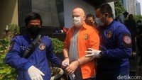 Selanjutnya, polisi menggeledah rumah tersebut dan mendapati Medlin di dalam rumah tersebut. Penggeledahan dilakukan pada Minggu (15/6).