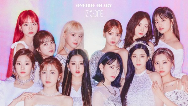 Foto Comeback IZ*ONE ala Scrapbook yang Bikin Terpesona