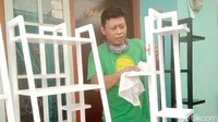 Harga kerajinan yang ditawarkan pun bervariatif. Mulai dari harga Rp 5 ribu hingga jutaan rupiah. Bagus berharap produknya lebih dikenal luas lagi oleh masyarakat dan lebih laris.