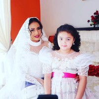 Dua princesa cantik....301118, begitu tulis Atha. Di foto ini ada putri kandung Atha yang berpose dengan Amora, putri dari KD dan Raul. Netizen memuji kebaikan hati Atha yang juga menyayangi putri mantan suaminya itu.  Foto: Instagram @shechahsagran