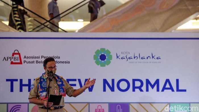 Mendag Agus Suparmanto dan Gubernur DKI Jakarta Anies Baswedan kunjungi pusat perbelanjaan. Kedatangannya untuk tinjau protokol kesehatan di pusat perbelanjaan.