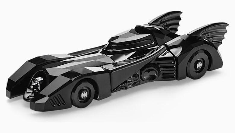 Miniatur batman dan batmobile berbalut kristal swarovski Miniatur batman dan batmobile berbalut kristal swarovski