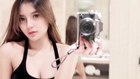 Ia pun sempat menuai kontroversi karena kembali tampil seksi usai putus dari Atta. Dok. Instagram/bae_biiiiiii