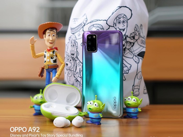 OPPO A92 Bundling Enco W11 Toy Story