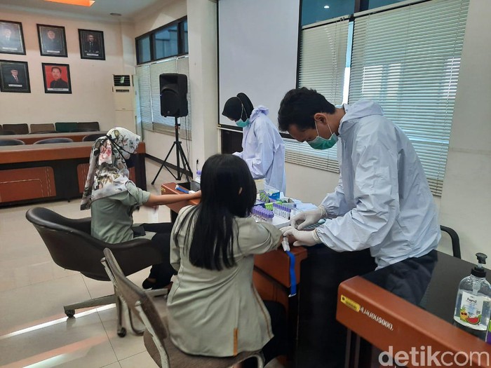 pegawai Bulog Jatim rapid test