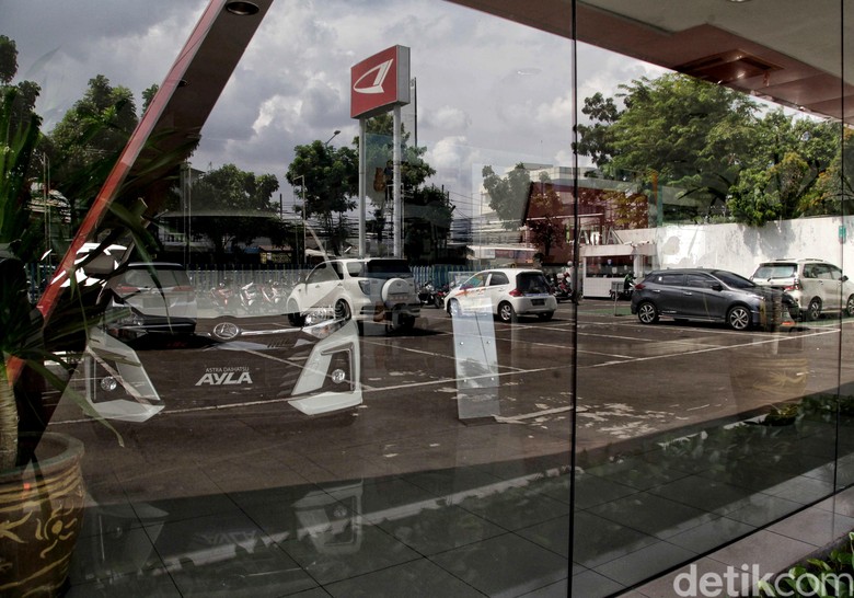 Penjualan Mobil di Indonesia Siap Bangkit di Era New Normal Angka penjualan mobil di Indonesia turun drastis gegara pandemi COVID-19. Era new normal diharapkan dapat kembali membuat penjualan mobil di Indonesia bergeliat