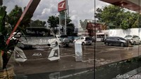 Seperti diketahui, penjualan mobil di Indonesia mengalami penurunan drastis mencapai 95% imbas pandemi COVID-19 yang melanda dunia, tak kecuali di Indonesia.