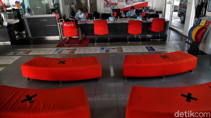 Angka penjualan mobil di Indonesia turun drastis gegara pandemi COVID-19. Era new normal diharapkan dapat kembali membuat penjualan mobil di Indonesia bergeliat