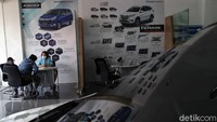 Angka ini merupakan penjualan berupa wholesales atau distribusi dari pabrik ke dealer. Banyak pabrik mobil yang tutup sementara terkait pandemi COVID-19 menjadi salah satu alasan distribusi mobil ke dealer anjlok drastis. Sementara itu, penjualan mobil secara retail (dari dealer ke konsumen) tercatat hanya 17.083 unit. Angka itu turun 91,8% dari pencapaian Mei tahun lalu yang mencapai 94.111 unit.