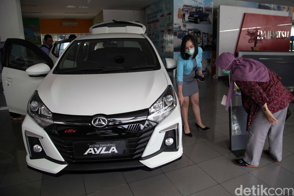 Angka penjualan mobil di Indonesia turun drastis gegara pandemi COVID-19. Era new normal diharapkan dapat kembali membuat penjualan mobil di Indonesia bergeliat
