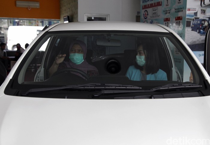 Angka penjualan mobil di Indonesia turun drastis gegara pandemi COVID-19. Era new normal diharapkan dapat kembali membuat penjualan mobil di Indonesia bergeliat