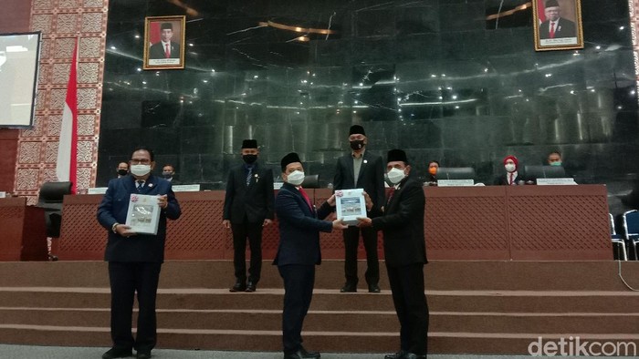 Penyerahan Hasil Pemeriksaan Laporan Keuangan Pemprov Sumut