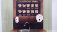 Seluruh mal di Kota Depok telah diizinkan untuk kembali beroperasi mulai Selasa (16/6/2020). Tak ketinggalan, Trans Studio Mall Cibubur juga akan buka mulai Kamis (18/6/2020) dengan sejumlah penyesuaian fasilitas sesuai dengan protokol kesehatan. Salah satunya, setiap pengunjung wajib mencuci tangan sebelum masuk mal. 