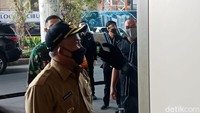 Jumlah pengunjung juga dibatasi menjadi maksimal 30.000 orang per hari. Jam operasionalnya juga dibatasi mulai pukul 11.00-20.00 WIB. Setiap pengunjung wajib dites suhu badannya dan memindai kode QR untuk mengetahui riwayat perjalanannya.