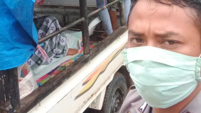 Polisi evakuasi ibu hamil dengan pikap di Sulsel