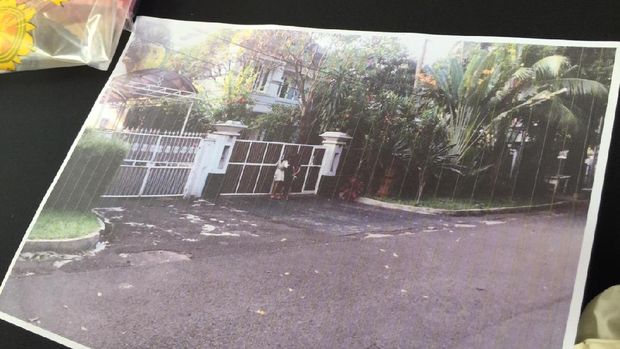 Polisi tunjukkan foto rumah yang ditempatu Russ Medlin di Jaksel