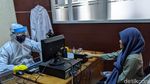 Rekam Data e-KTP, Petugas Berbaju Hazmat