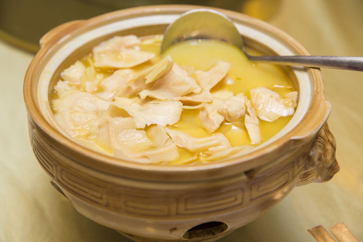 A pot of bamboo shoot soup cooked in Chinese-style.