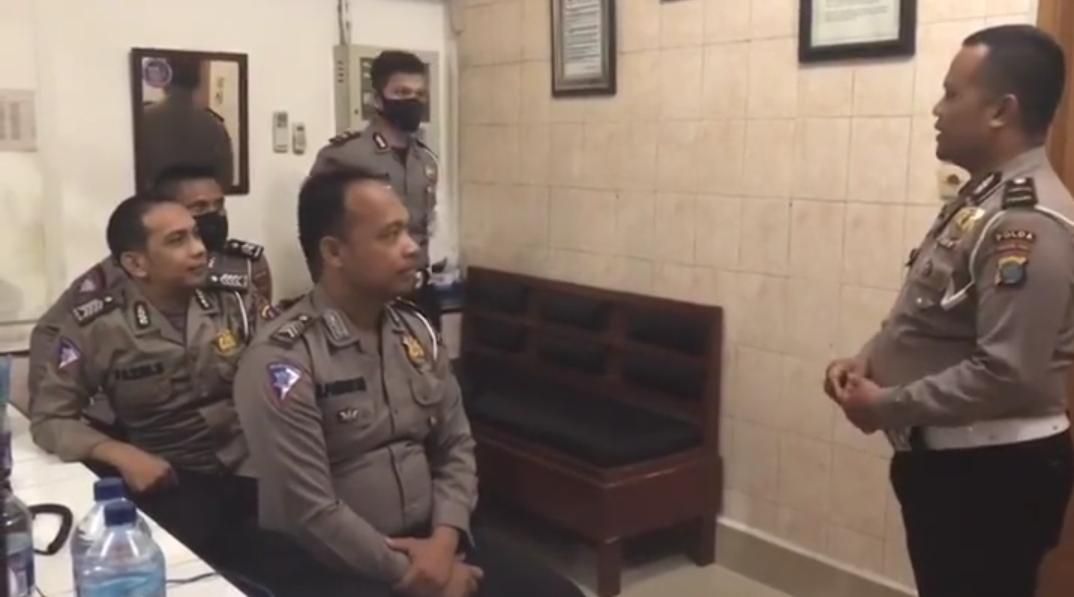 Screenshot unggahan viral percakapan polisi 'bersandi' khas Medan