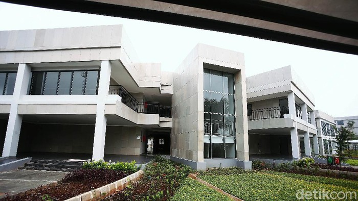SKO Ragunan Sekolah Khusus Olahragawan (SKO) Ragunan meliburkan siswanya karena pandemi virus Corona (COVID-19). Sekolah untuk pelajar atlet binaan DKI Jakarta itu pun sepi.