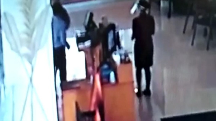 sopir anggota dprd jabar pukul pegawai hotel di cianjur
