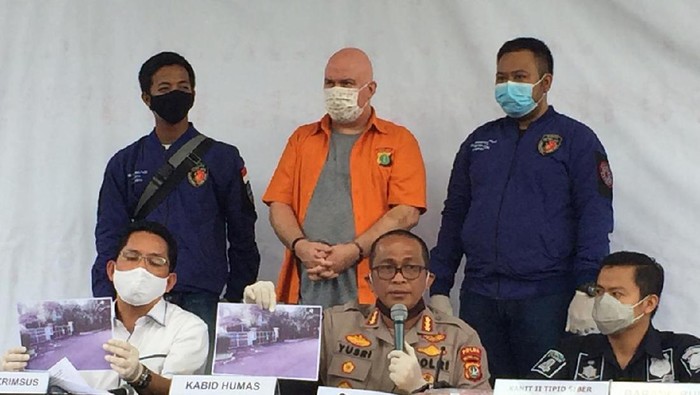 Sosok Russ Medlin buron FBI ditampilkan oleh polisi