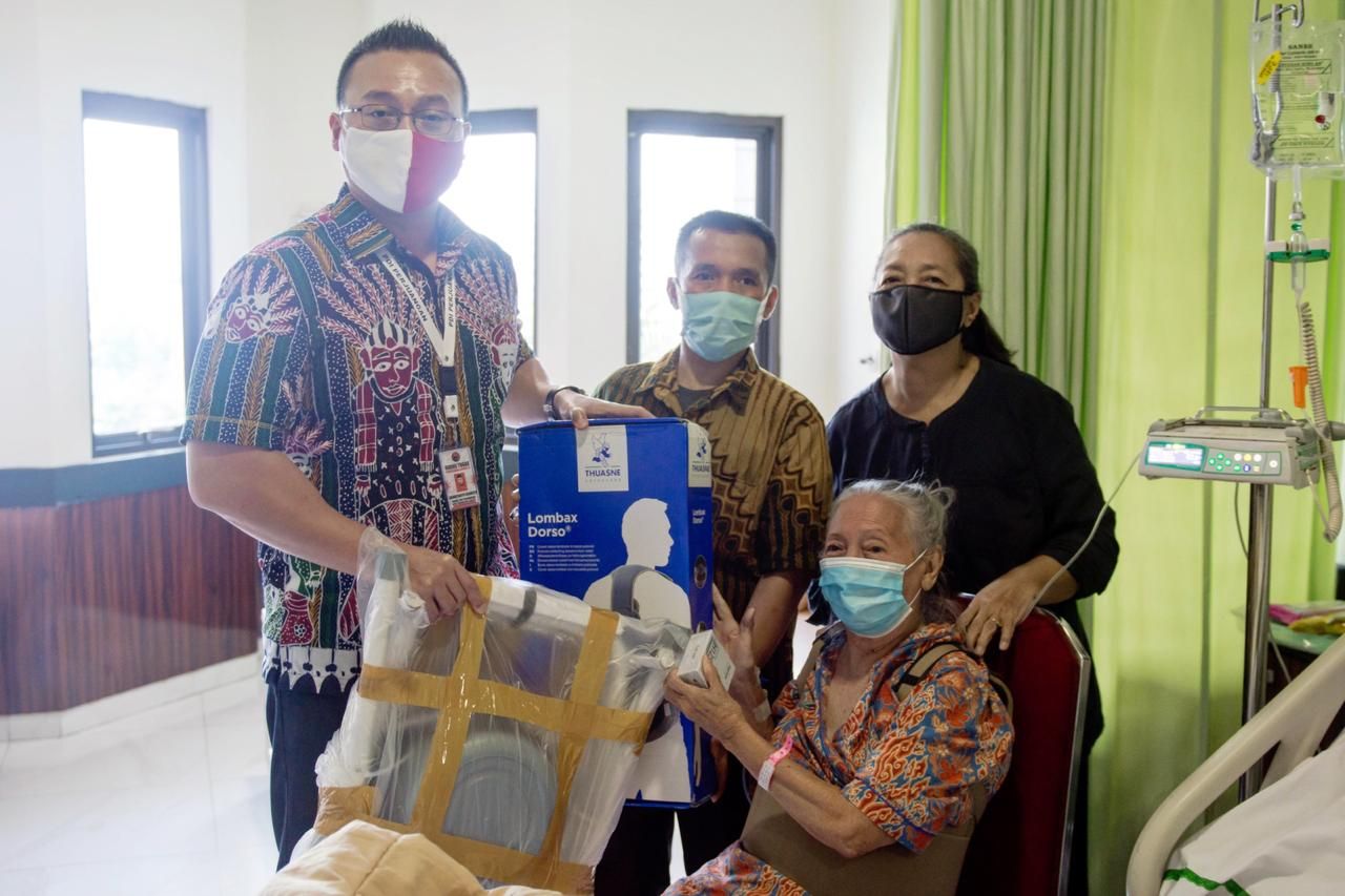 Tokoh-tokoh jenguk Oma Elizabeth Koesno, Kepala BPIP Yudian Wahyudi, anggota F-PDIP Saderestuwati (Estu), Anggota DPRD DKI Jakarta Fraksi PDIP, Hardiyanto Kenneth