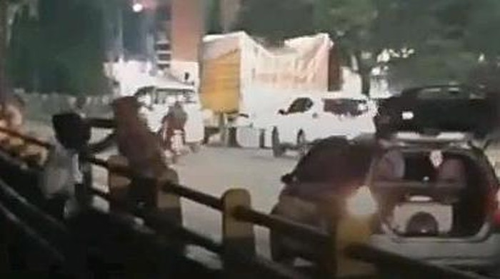 Viral warga di Medan buang sampah ke Sungai (dok. Istimewa)