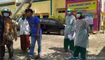 Waduh! Massa Bawa Pulang Paksa Belasan Pasien Corona