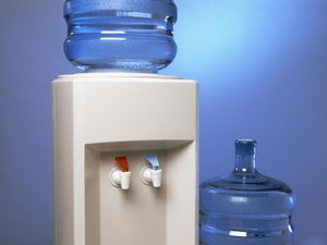 Sering Gagal Buka Tutup Galon AQUA? Ternyata Begini Cara yang Benar
