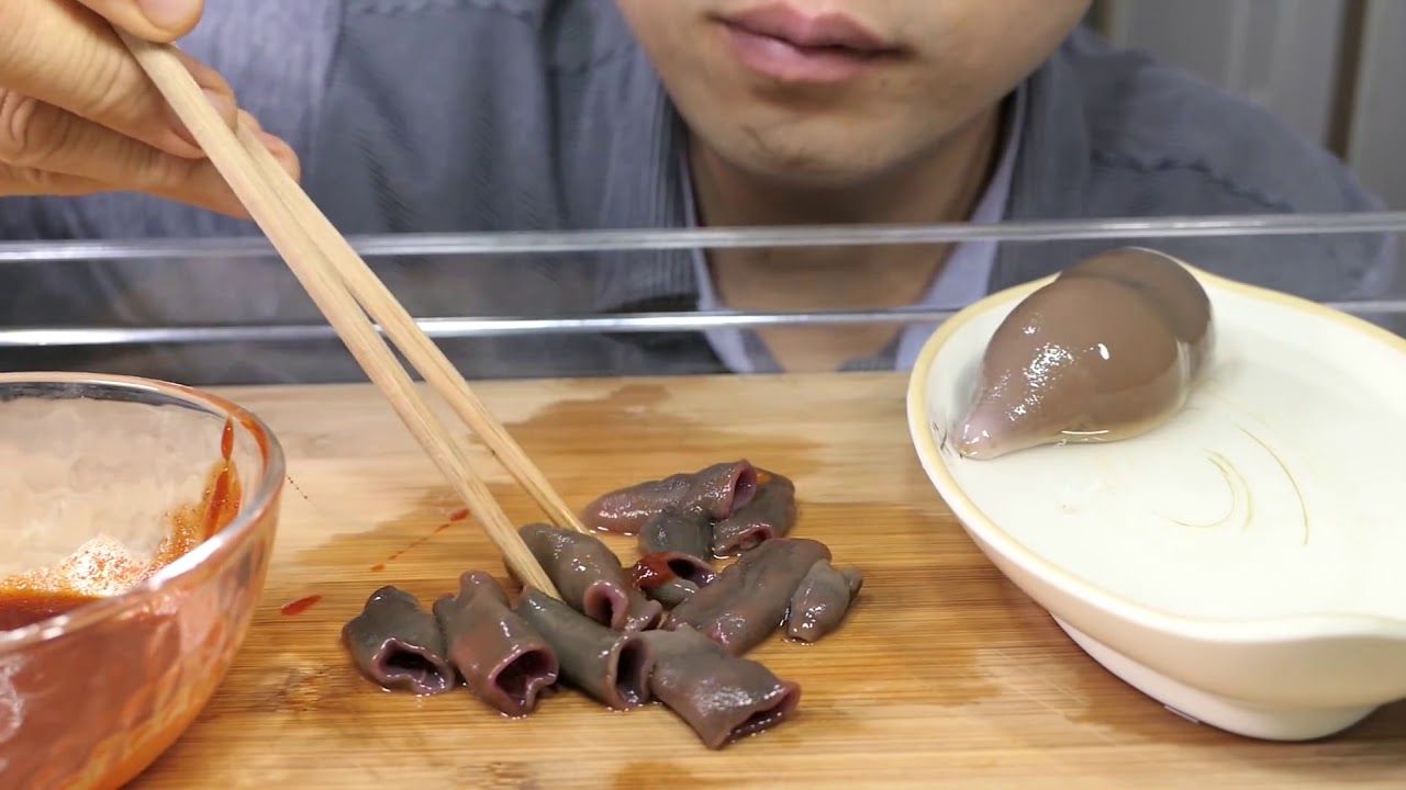 ASMR Video Pakai Makanan Eksotik