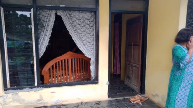 babi hutan rusak rumah warga di pangandaran