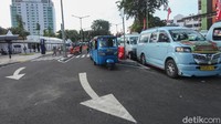 Stasiun-stasiun ini, menurut Anies, akan dikelola sebuah badan usaha patungan antara PT KAI dan PT MRT Jakarta. Nama badan usaha tersebut PT Moda Integrasi Transportasi Jakarta (MITJ).