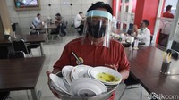 Di masa PSBB transisi, semua aktivitas di dalam restoran wajib mengindahkan protokol kesehatan.