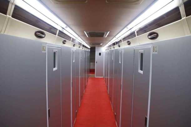 bis yang memiliki kabin berbeda untuk setiap penumpang