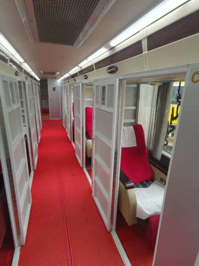 bis yang memiliki kabin berbeda untuk setiap penumpang