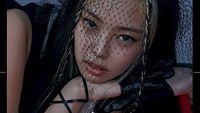 Penampilan Jennie dengan kepang dan cepol satu tersebut juga menarik perhatian netizen. Dok. Instagram/yg_ent_official