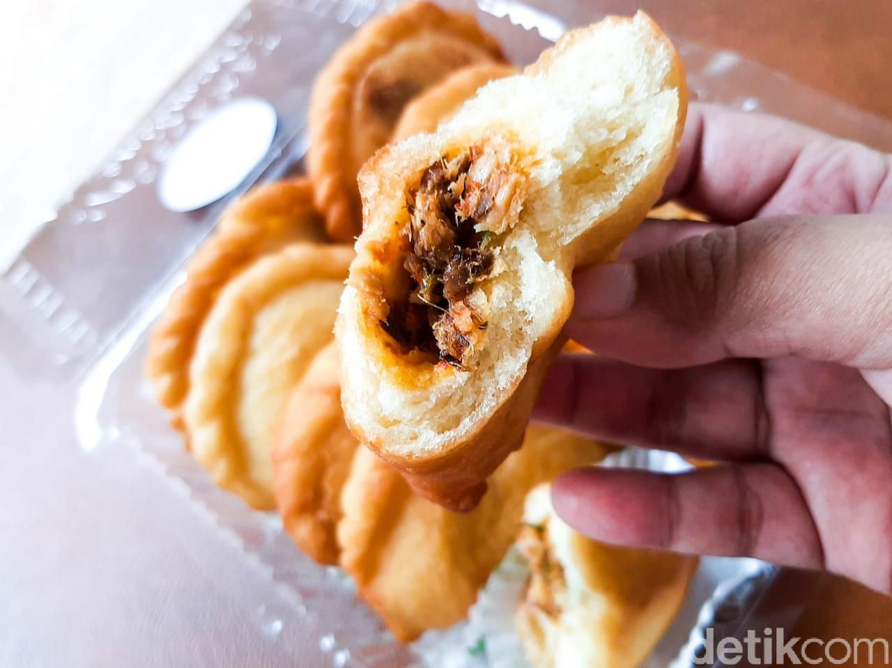 Review Camilan khas Sulawesi (Jalangkote, Panada. Es Pisang Ijo)